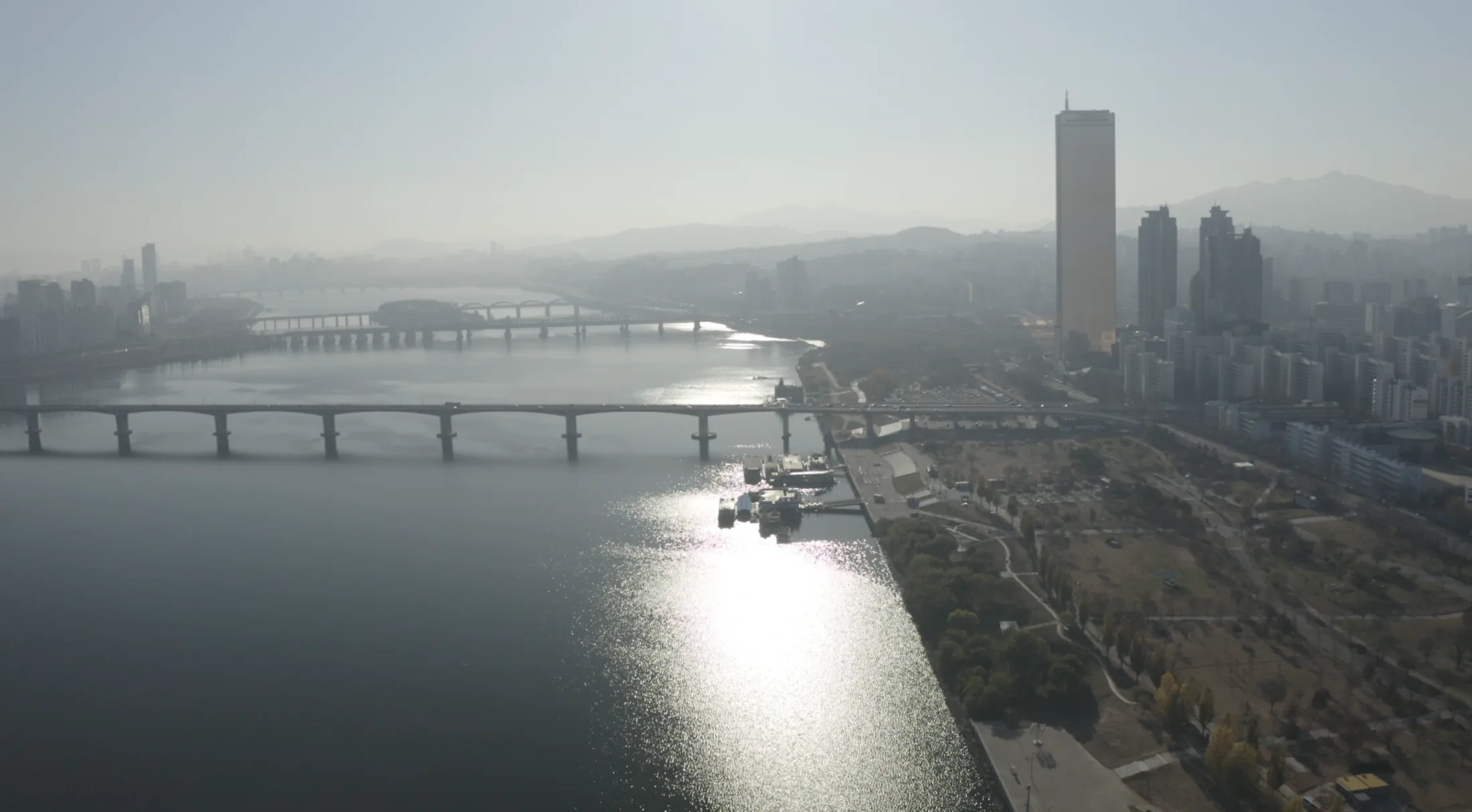 한강과 서울 도심을 내려다본 드론 항공 전경